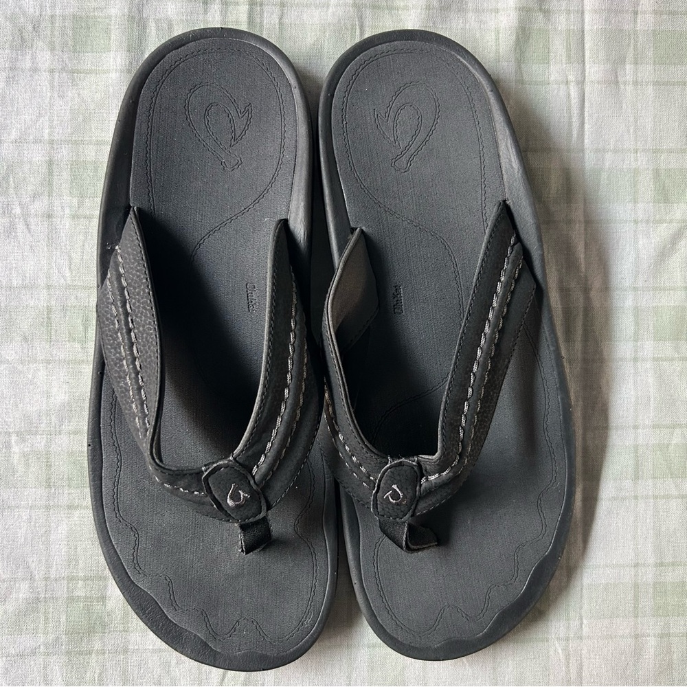 Olukai HOKUA Black Flip Flop Sandals